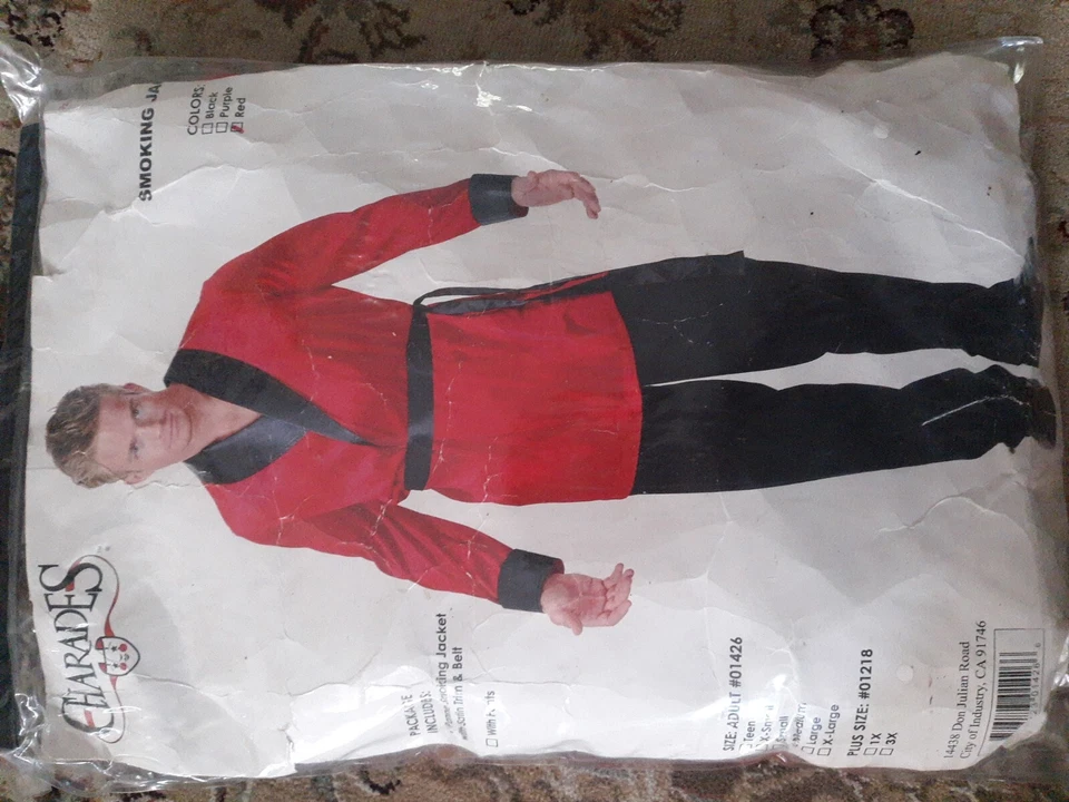 Panne Chaqueta Fumar Disfraz Halloween Con Borde Satinado y Cinturón. Sin pantalones, adulto  Foto 1 de 1