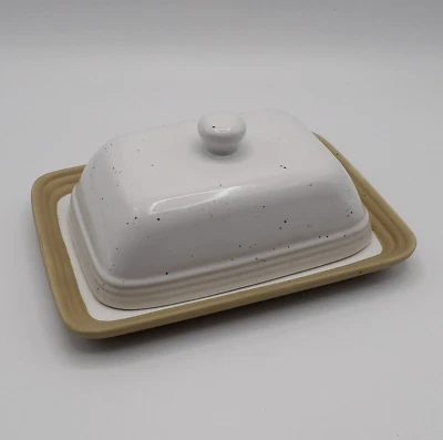 WHITE AND TAN STONEWARE LIDDED BUTTER DISH BY SIGNATURE HOUSEWARES BRAND NEW - Image 1 of 4