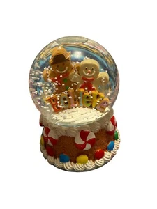 Lebkuchen Junge & Mädchen Schneekugel -Believe- spielt We Wish You A Merry Christmas - Bild 1 von 4