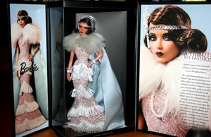 2025 A Tribute to Fashion #2 Barbie Puppe - Neu in Box mit Versender - in der Hand - Bild 1 von 7