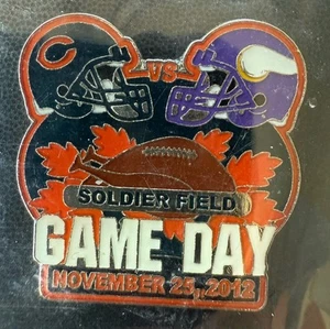 Chicago Bears vs Minnesota Vikings Thanksgiving 25.11.12 Pin Soldat Field - Bild 1 von 4