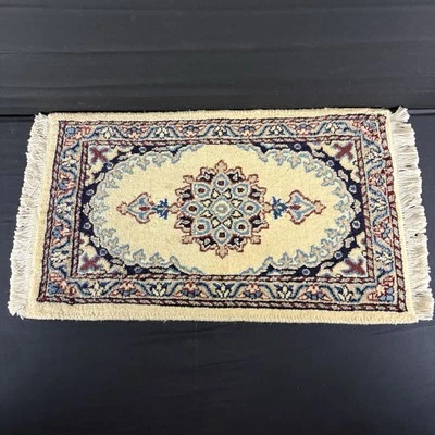 Alfombra Anudada a Mano Medallón Azul 2'x1' o 24"x15" o 40cm X 60cm  Foto 1 de 4