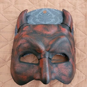 Halloween Dirty Devil Brutal Half Mask Plastic Red/Black - Picture 1 of 4