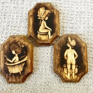 Hanging Wooden Plaques Cupid Kids Signed Bathroom Decor Chamber Pot Tub Lot of 3 - Bild 1 von 12