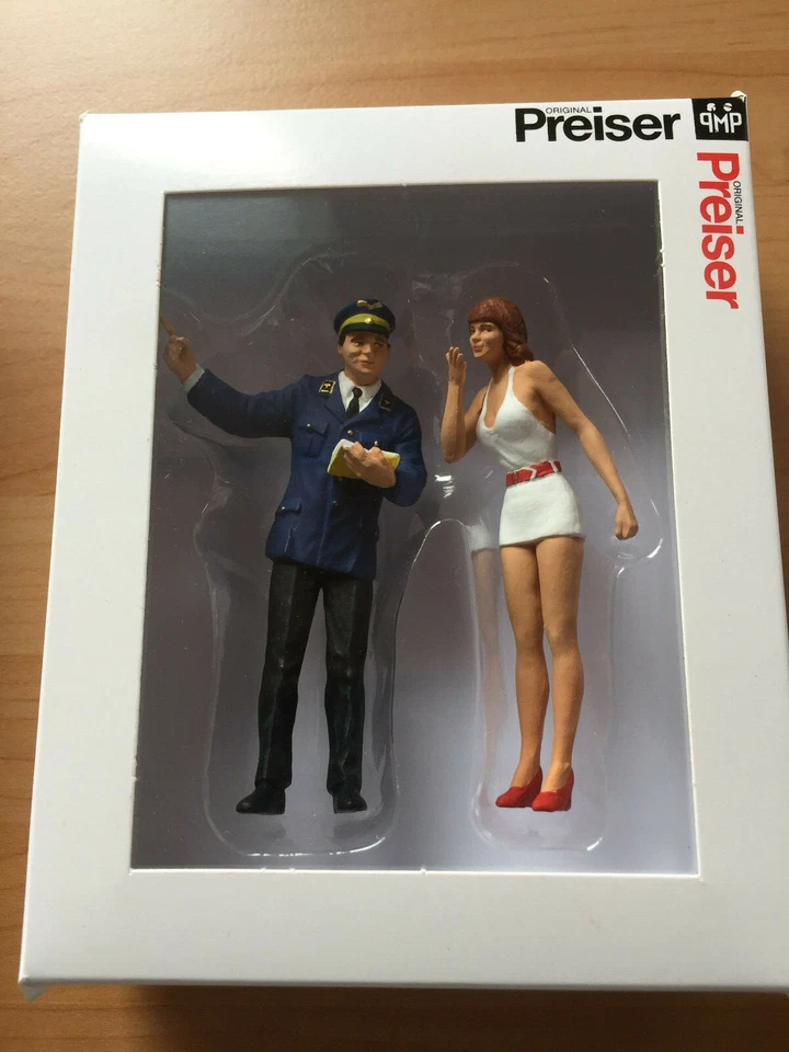 Preiser 45001  1:22,5 LGB; Auskunftsbeamter, Mädchen - Bild 1 von 1