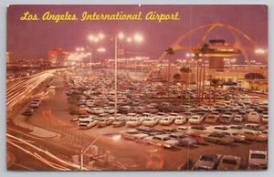 Tarjeta postal vista nocturna del aeropuerto internacional de Los Ángeles LA California década de 1970 - Imagen 1 de 2