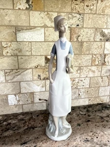 Lladro Nurse Figurine #4603, Vintage, Glossy Finish, Excellent Condition!!! - Picture 1 of 6