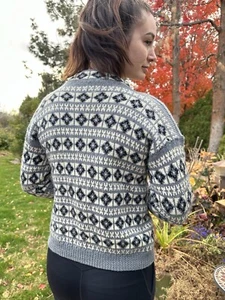 Vtg Wool Cardigan Nordic sweater Women’s S-M Gray Geometric Silver Tone Buttons - Picture 1 of 23