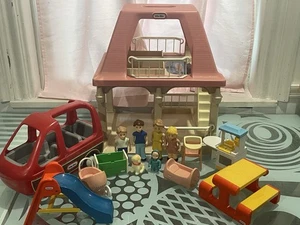 Little Tikes Pink Roof Country Cottage With Family & Accessories Vintage 1990 - Picture 1 of 7