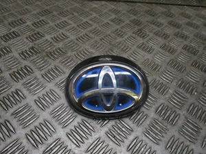 Toyota Corolla 2021 portón trasero insignia logotipo 67930-02061 OEM - Imagen 1 de 5