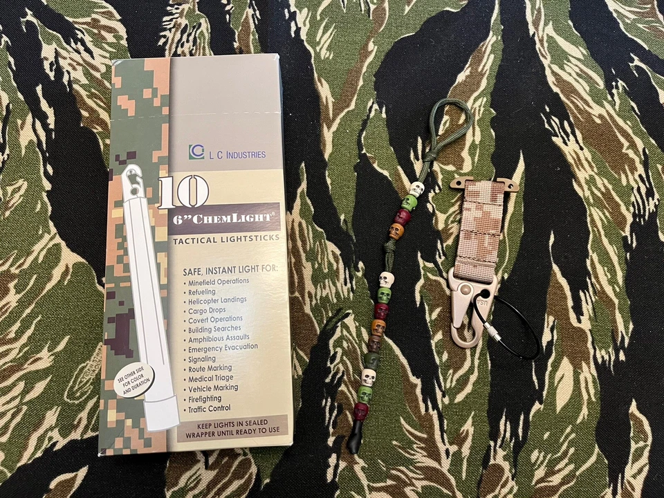 Clip AOR1 Molle con luces chem cyalume con cuentas Ranger SELLO EN JAULA SOFÁ Platatac Foto 1 de 4