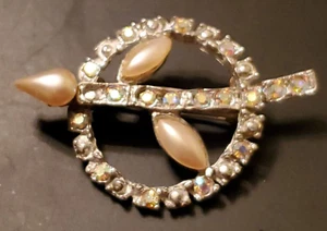 AJC Signed RHINESTONE BROOCH PIN Faux Pearls Vintage - Picture 1 of 8