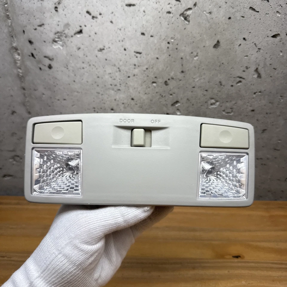 Luz de lectura cúpula superior central delantera Mazda 5 2006-2010 C2355131075 OEM Foto 1 de 4