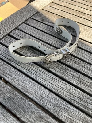 Cinturón de cuero blanco medio fósil de colección años 90 cruz concho vaquera Foto 1 de 4