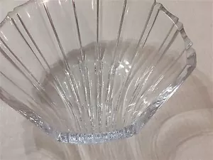 LARGE HEAVY FLUTED LEAD CRYSTAL SHELL SHAPE DISH / BOWL UNUSUAL / EXQUISITE - Picture 1 of 8
