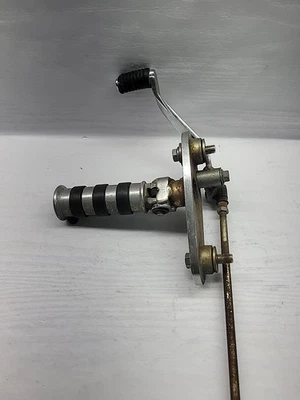 99-07 02 Clavija de pie delantera izquierda Honda Shadow VLX VT600 con soporte OEM 50620-MZ8-K00 Foto 1 de 4