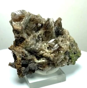 CRISTALLI DI TRASLUCENZA AXINITE con EPIDOTI VERDI su MATRICE dal PERÙ. - Foto 1 di 12