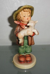 FIGURINA PORCELLANA TEDESCA VINTAGE GOEBEL "LA PECORA PERDUTA" DISEGNO COLORATO - Foto 1 di 5