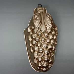 Vintage Mirro Grape Bunch Mold Pan Copper Tone Aluminum Made in USA - Picture 1 of 11