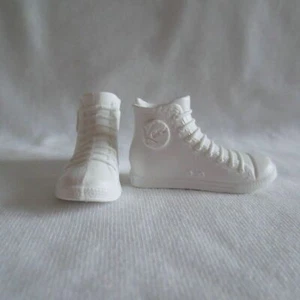 ¡NUEVO! Muñeca Ken 2020 Barbie Fashionista hecha para mover zapatillas blancas techo alto ~ zapatos - Imagen 1 de 2