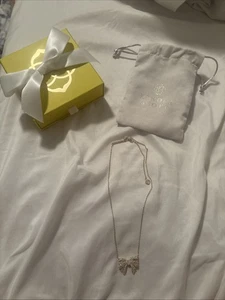 Kendra Scott Krista Gold Bow Short Pendant Necklace in White Mix In a Gift Box - Picture 1 of 2