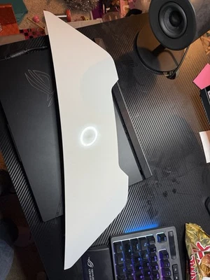 BN63-20146X - SAMSUNG 32 pulgadas Odyssey Neo G8 4K blanco cubierta de cable inferior trasero Foto 1 de 2