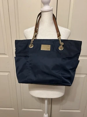 Cartera de mujer Calvin Klein azul marino  Foto 1 de 2