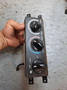 00 01 02 EXPEDITION NAVIGATOR FRONT FLOOR TEMPERATURE CONTROL YL1H19E764AA - Picture 1 of 2