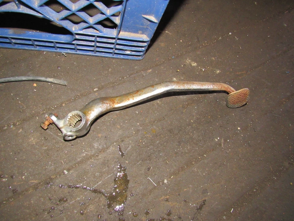 Suzuki GS850 G 1979 pedal de freno trasero Foto 1 de 1