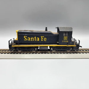AHM 5014 HO Santa Fe EMD SW-1 Diesellok #2325 Modelleisenbahn - Bild 1 von 8