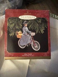 1997 Hallmark Keepsake Ornament Miss Gulch y Toto El Mago de Oz - Imagen 1 de 4