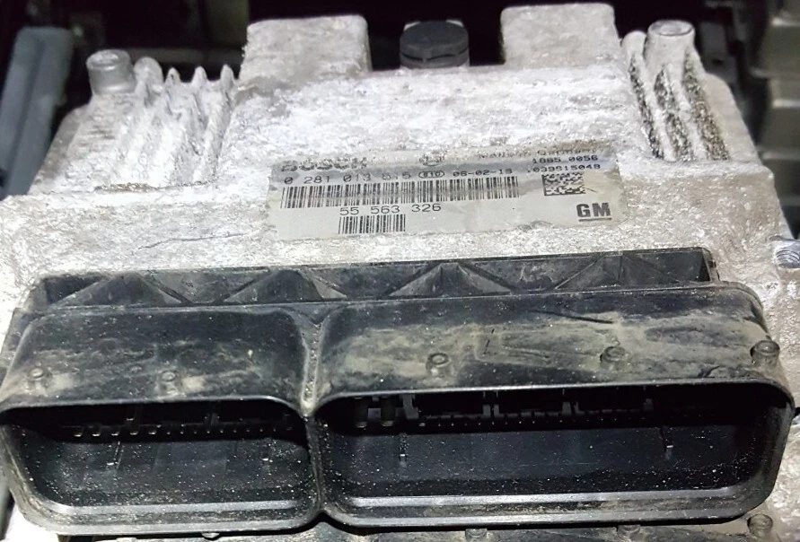 Motor 55563326 Bosch 0281013515 Saab 93 1.9 tid ecu Foto 1 de 1