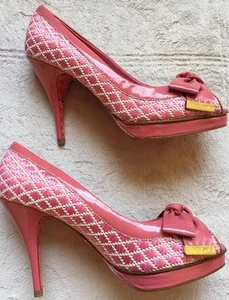 Betsey Johnson Vero Cuoio Pumps, Sz 9, Pink & Cream Checkerboard, Bows on Toes'l - Picture 1 of 12