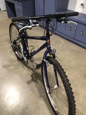 GIANT BRAND - Bicicleta Yukon (púrpura) Foto 1 de 4