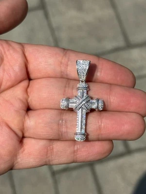 Collar Colgante Cruz Helada MOISSANITA 1.50 CTW Hombres Oro Blanco 14k GRA Foto 1 de 4