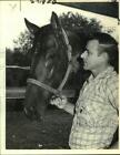 1978 Press Photo Trainer Eldridge Hebert talks to race horse Oil Patch Pappa