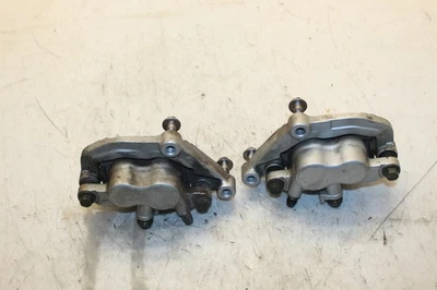 Juego de pinzas de freno delanteras derecha izquierda Yamaha V Star 1100 2007 5KS-2580T-01-00 Foto 1 de 4