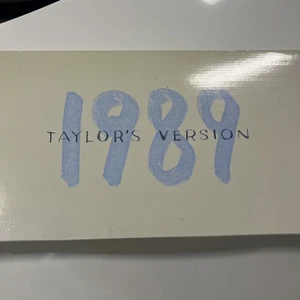 TAYLOR SWIFT Taylor's Version 1989 Vinyl Display Shelves Film Strip In Hand - Picture 1 of 8
