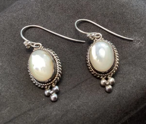 Suarti BA Bali Artisan Crafted Oval Mother of Pearl Dangle Earrings - Picture 1 of 12