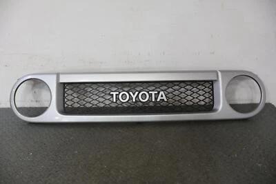 Решетка переднего верхнего бампера для Toyota FJ Cruiser 2007-2014 годов выпуска от оригинального производителя (серебристая) без комплектации - Изображение 1 из 4