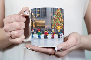 ⭐️️Exclusive Lego Christmas Scene Mug - Rockefeller Center | NYC | New York⭐️️ - Picture 1 of 4