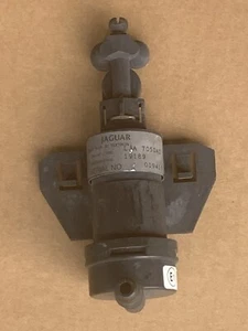 97-06 Jaguar XK8 XKR X100 Convertible Right Headlight Power Washer Pump OEM - Picture 1 of 8