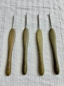 4 PCS Set Wooden Crochet Hooks Green Sandalwood 1.8mm 2.5mm 3.0mm 3.5mm - Picture 1 of 7