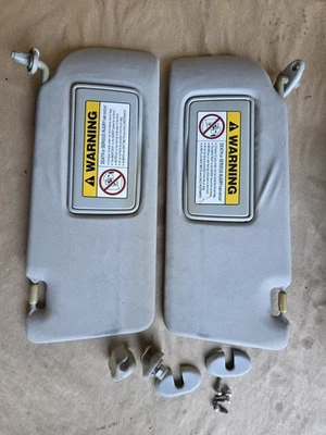 Комплект солнцезащитных козырьков 02–06 Acura RSX для левой стороны водителя правой стороны пассажира светло-серые - Изображение 1 из 4