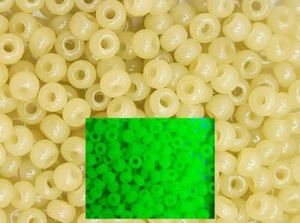 20g Uranium Glass Seed Beads Rocaille Yellow 6/0 8/0 - Picture 1 of 8