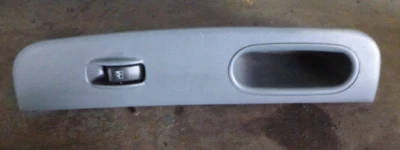 Hyundai Sonata EF 5/98-4/01 Left Front Window Switch - Image 1 of 3