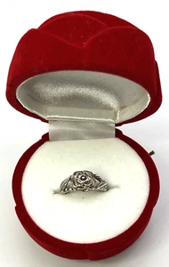 Nuevo ANILLO AVON ROSA TALLADA PLATA ESTERLINA 925 MACIZA TALLA 5 CAJA DE FLORES TERCIOPELO ROJO - Imagen 1 de 10