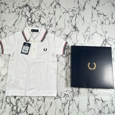 Fred Perry My First Fred Perry Hemd Größe 6-12 Monate weiß SY1225 748 neu mit Etikett