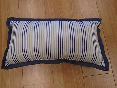 Almohada Oblonga Colección Martha Stewart Nueva Rayas Azul Marino Beige Off White Foto 1 de 2