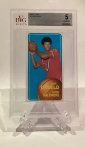 1970-71 TOPPS BASKETBALL WES UNSELD Baltimore Bullets #72 BVG 5 Vintage w/Stand - Picture 1 of 4